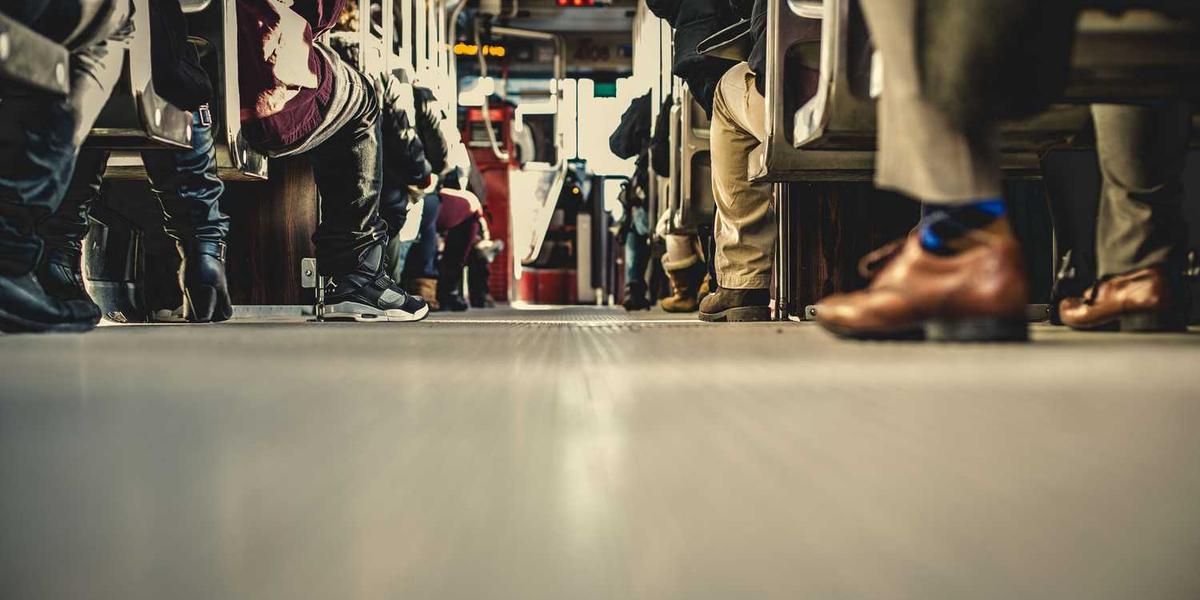 Scratch右转指令如何影响角色运动方向？