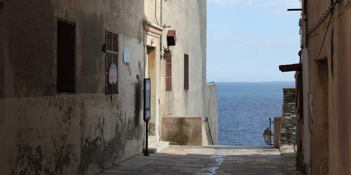 怎么在Scratch里把造型合起来？