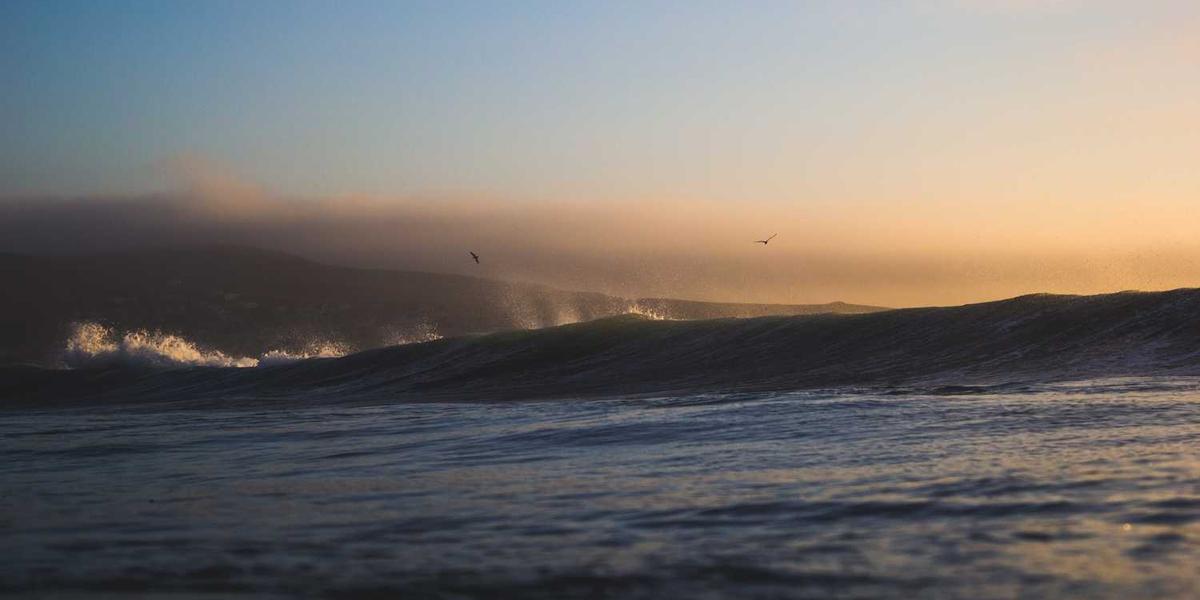 为什么Scratch初期课程应优先强调界面熟悉与基本编程结构？